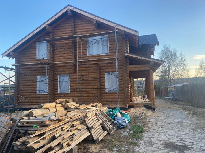 Продажа дома, 240 м², с участком 14 соток