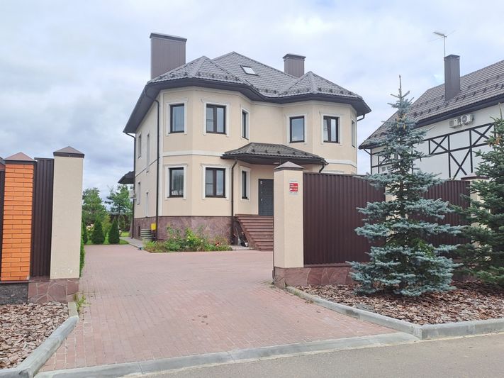 Продажа дома, 253 м², с участком 10 соток