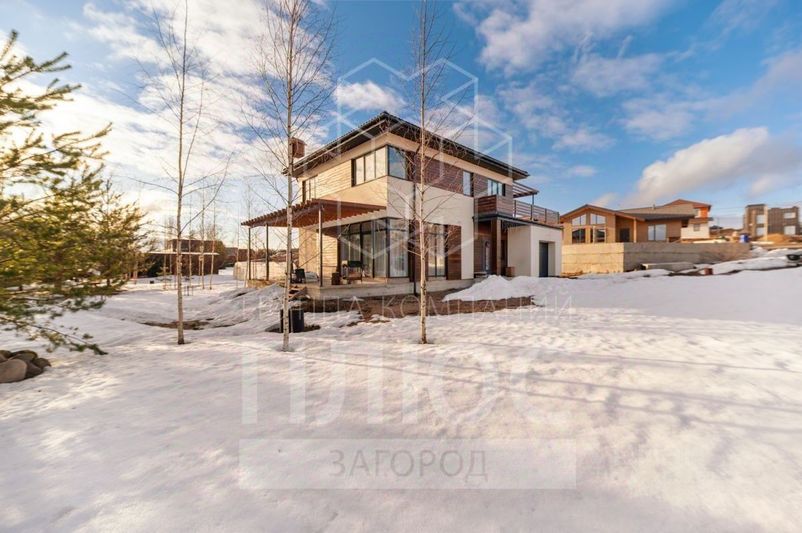 Продажа дома, 250 м², с участком 13 соток