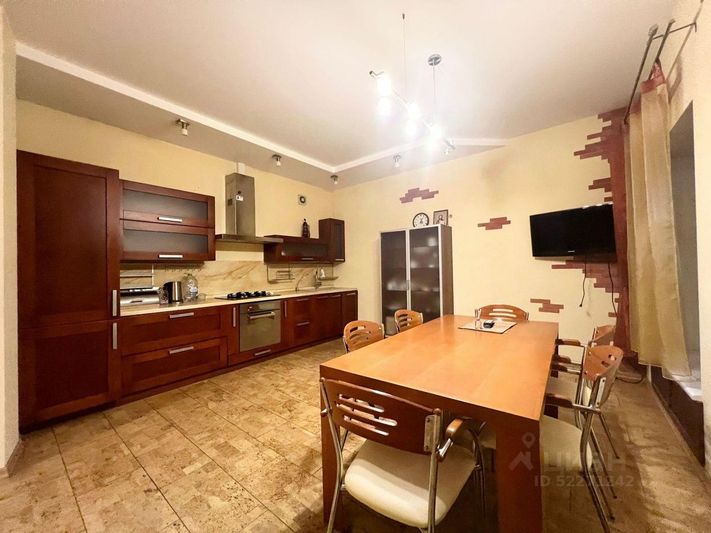 Аренда 3-комнатной квартиры 160 м², 3/3 этаж