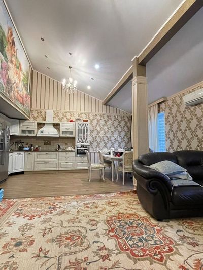 Продажа 4-комнатной квартиры 130 м², 3/3 этаж