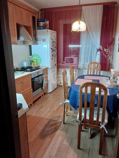 Продажа 3-комнатной квартиры 70 м², 1/10 этаж