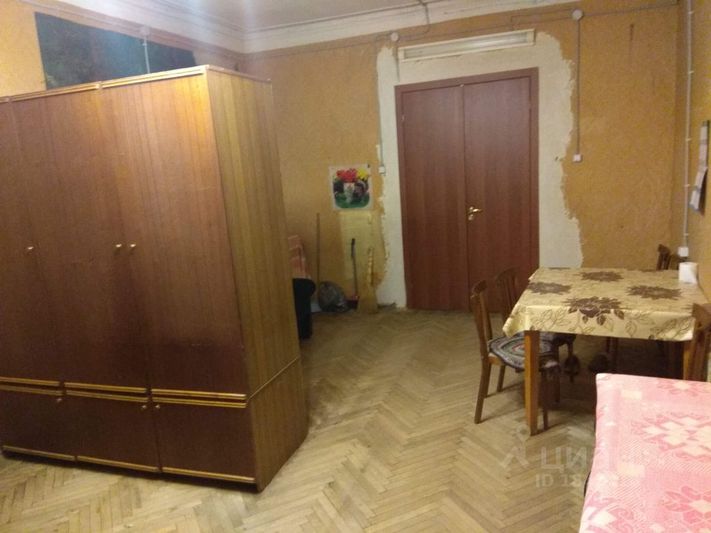 Продажа 2 комнат, 63 м², 2/4 этаж