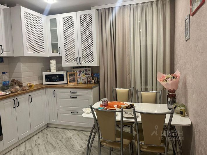 Продажа 2-комнатной квартиры 62 м², 1/10 этаж