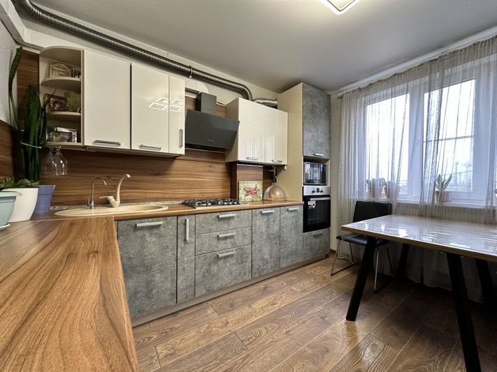 Продажа 2-комнатной квартиры 70 м², 2/9 этаж