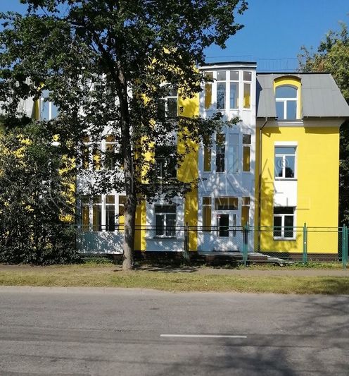 Продажа 3-комнатной квартиры 104,5 м², 2/3 этаж