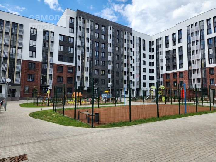 Продажа 2-комнатной квартиры 63 м², 2/8 этаж