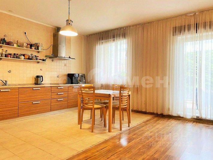 Аренда дома, 220 м², с участком 2,1 сотки