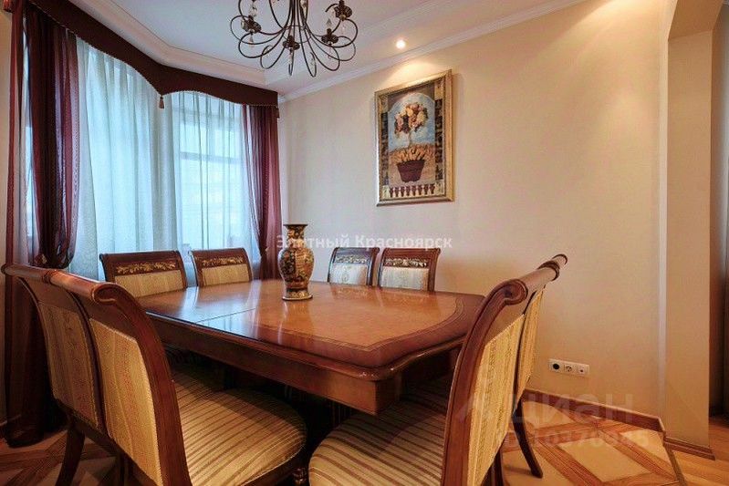 Продажа 4-комнатной квартиры 145 м², 2/4 этаж