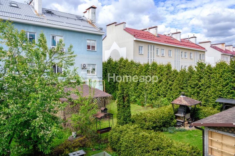 Продажа многокомнатной квартиры 220 м², 3/4 этаж