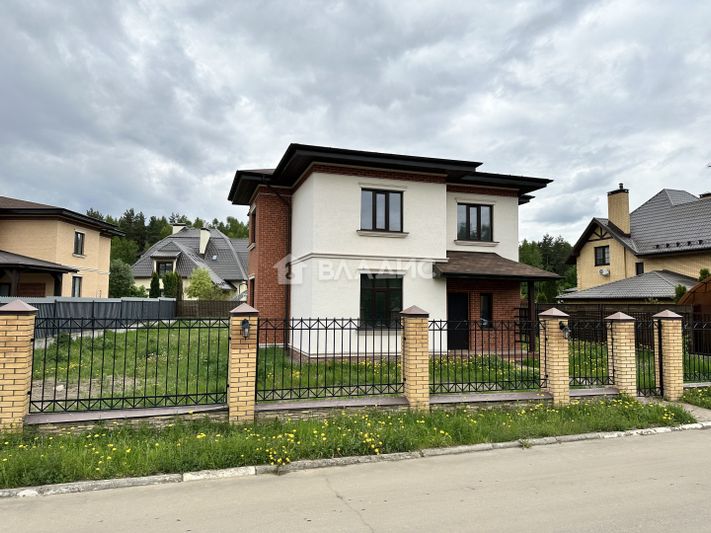 Продажа дома, 136 м², с участком 8 соток