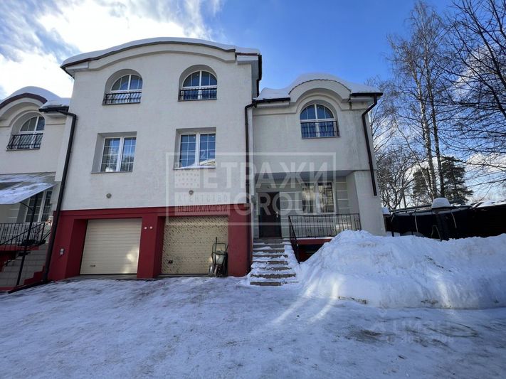 Продажа дома, 252 м², с участком 1 сотка