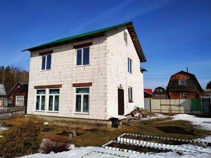 Продажа дома, 160 м², с участком 0,1 сотки