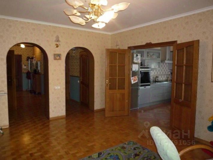 Продажа многокомнатной квартиры 147 м², 3/5 этаж