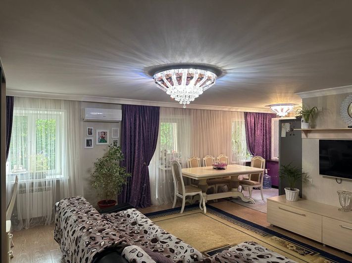 Продажа 2-комнатной квартиры 60 м², 4/4 этаж