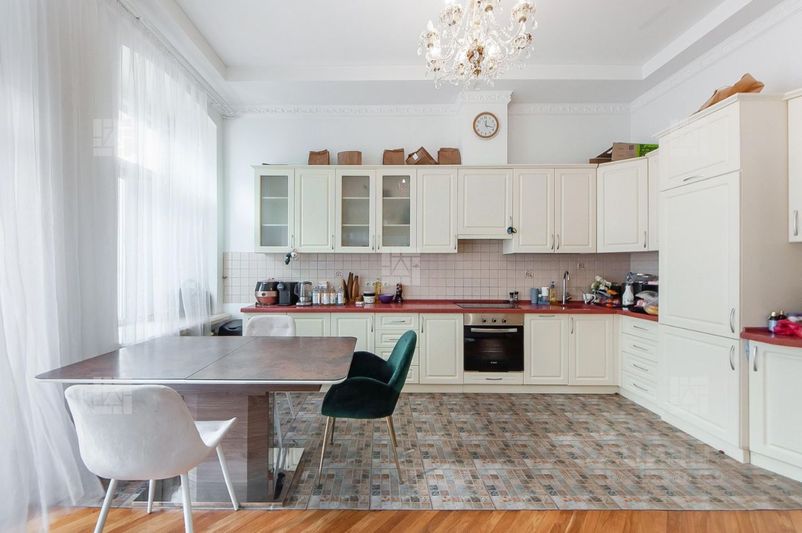 Продажа многокомнатной квартиры 193,5 м², 3/5 этаж