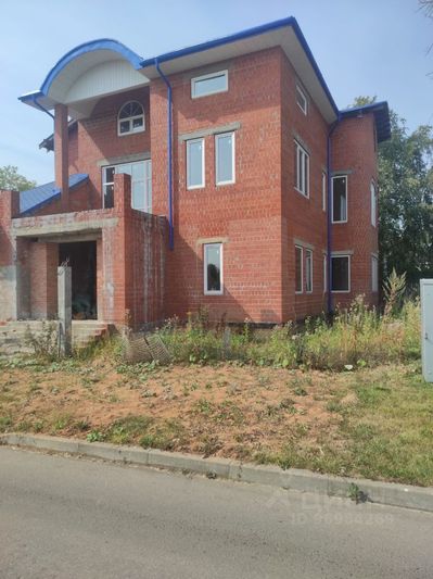 Продажа дома, 590 м², с участком 9 соток