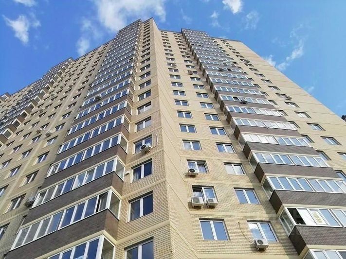 Продажа 2-комнатной квартиры 60 м², 23/25 этаж