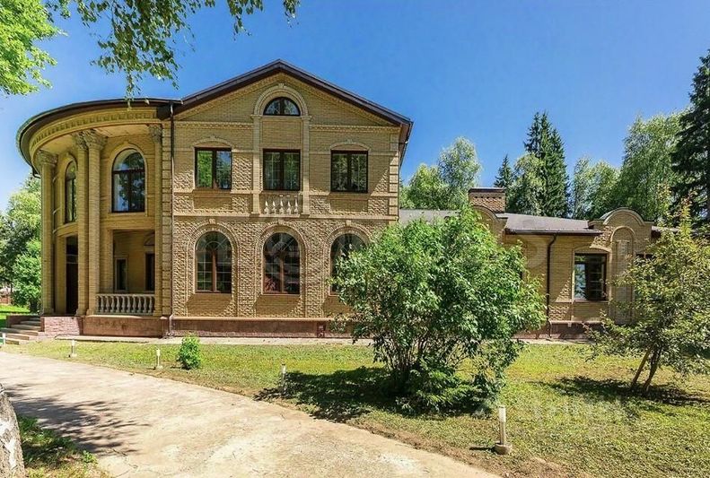 Аренда дома, 1 120 м², с участком 250 соток